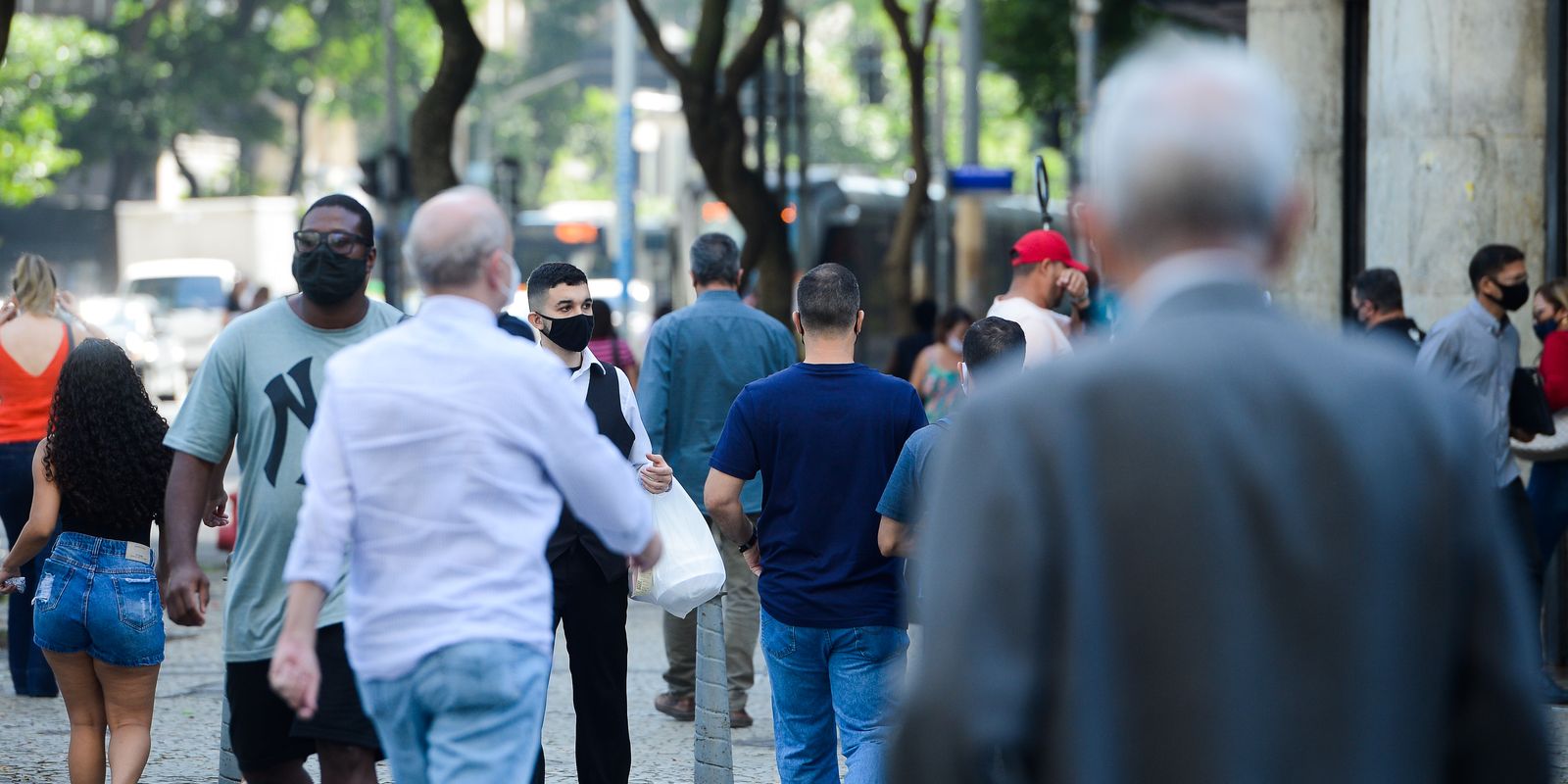 Crença em Deus é considerada decisiva na escolha eleitoral por 81% dos brasileiros